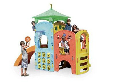crianças se divertindo no playground modular