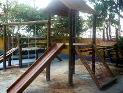 playground de tronco para escolas