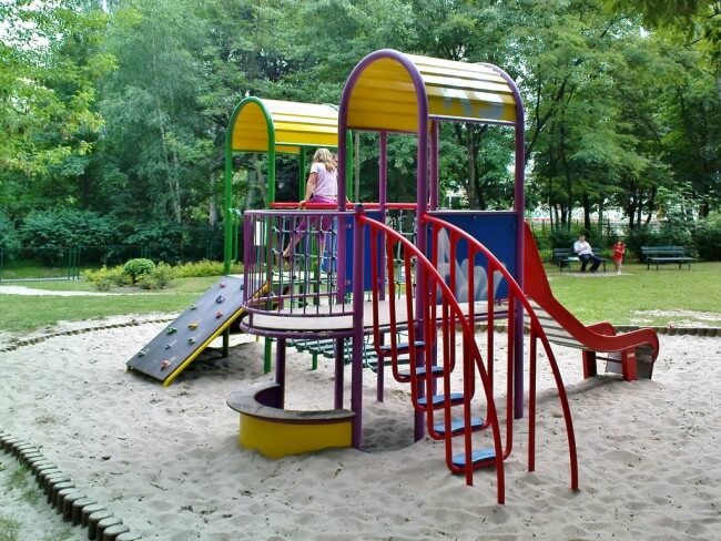 playground de ferro colorido