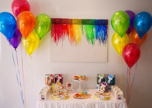 Mesa com doces de festa de aniversário