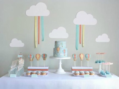 Mesa com doces decorada para aniversário infantil