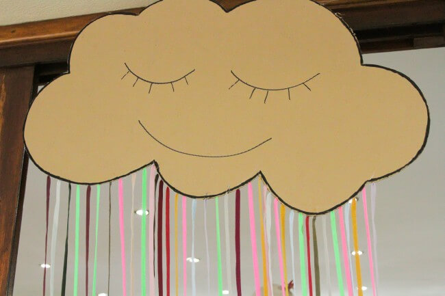 Nuvem feita de papelão para festa infantil