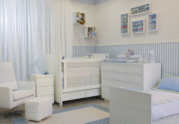 quarto de bebê tom branco com azul