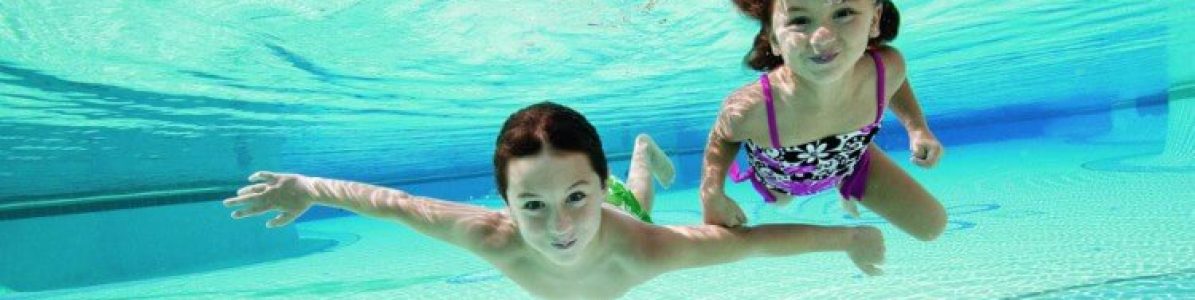 Brincadeiras de criança na piscina: 5 dicas superdivertidas para dias quentes!