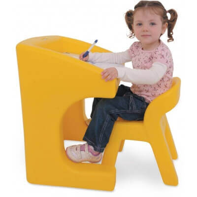 Escrivaninha infantil com cadeirinha na cor amarela