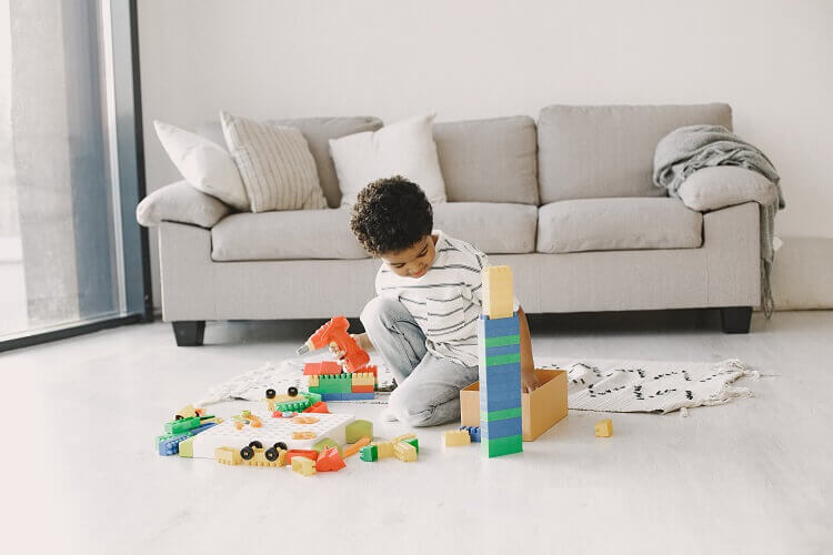 Você sabe quais brinquedos estimulam a imaginação do seu filho? Descubra aqui!