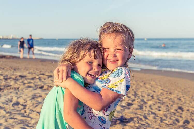 Venha descobrir algumas dicas para aproveitar a praia com as crianças!