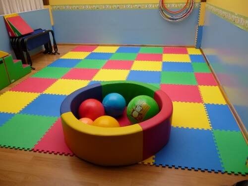piso emborrachado colorido para playground