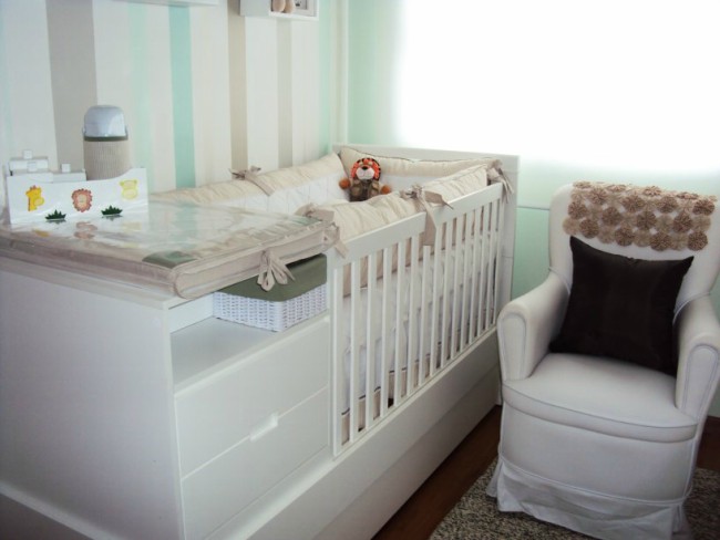 quarto de bebê com pouco espaco